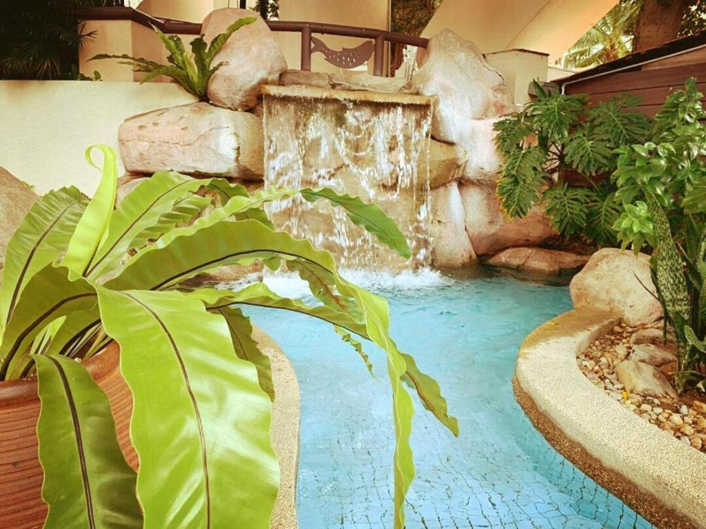 Sea View Paradise Apartment Танджунг Бунга Екстериор снимка