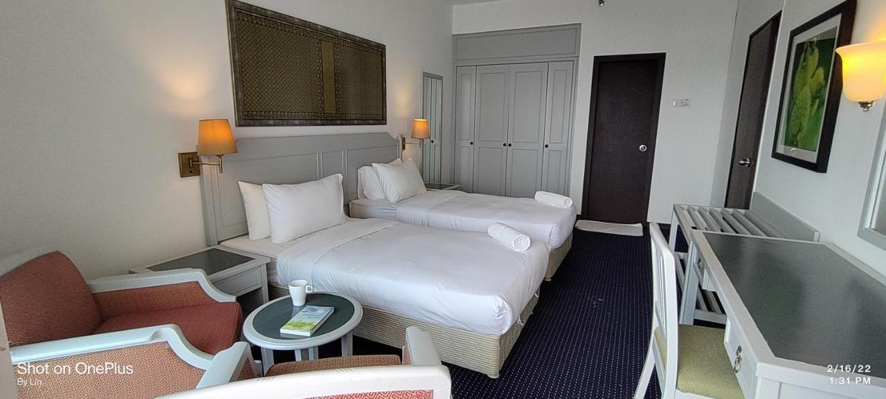 Sea View Paradise Apartment Танджунг Бунга Екстериор снимка