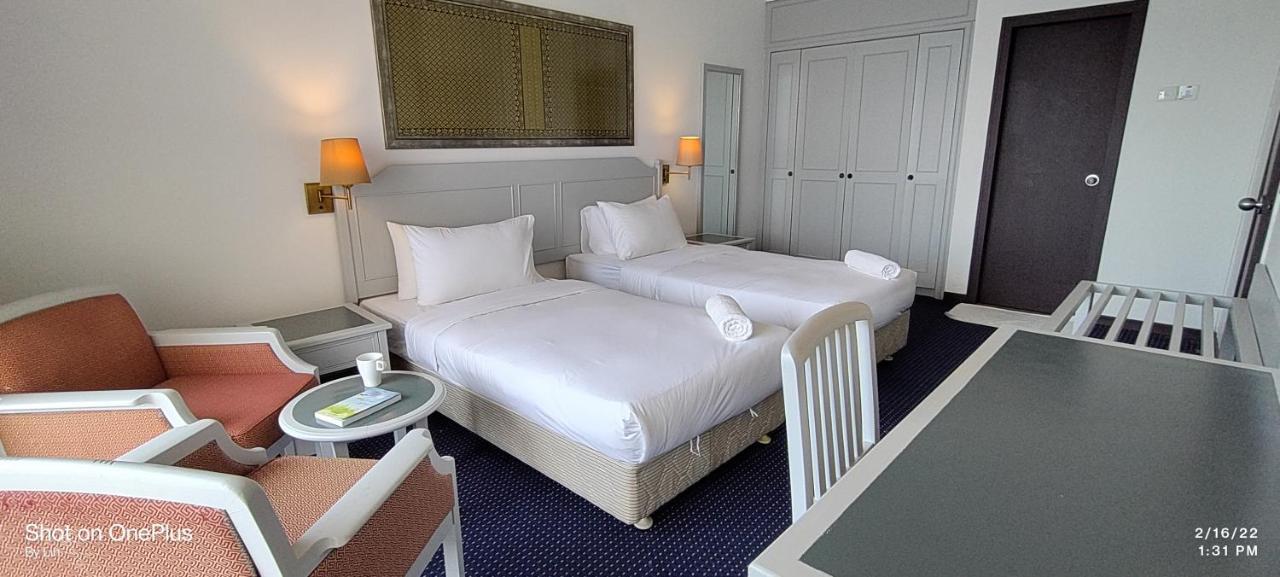 Sea View Paradise Apartment Танджунг Бунга Екстериор снимка