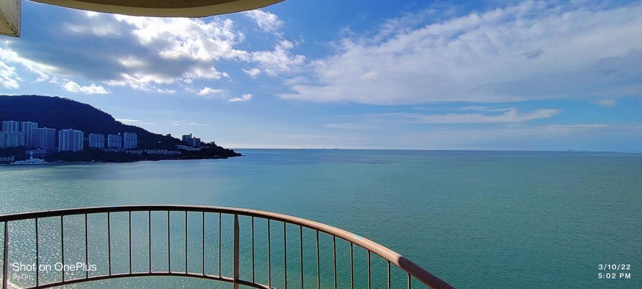 Sea View Paradise Apartment Танджунг Бунга Екстериор снимка