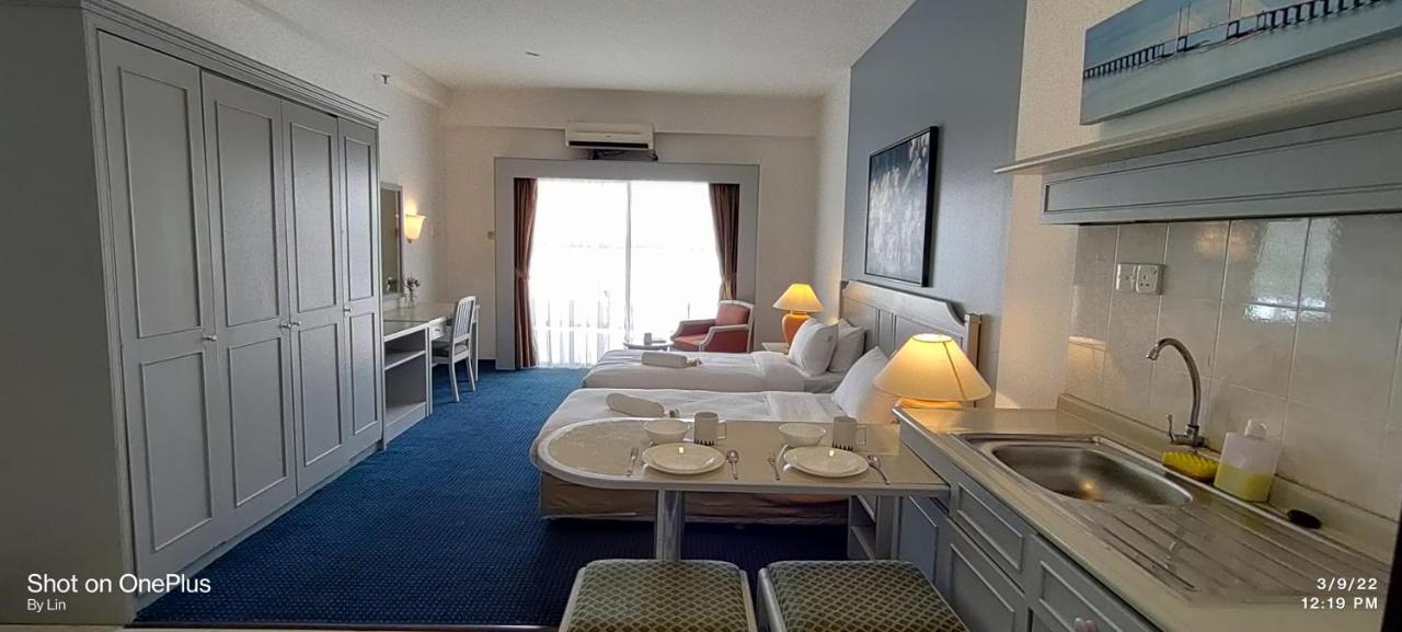 Sea View Paradise Apartment Танджунг Бунга Екстериор снимка