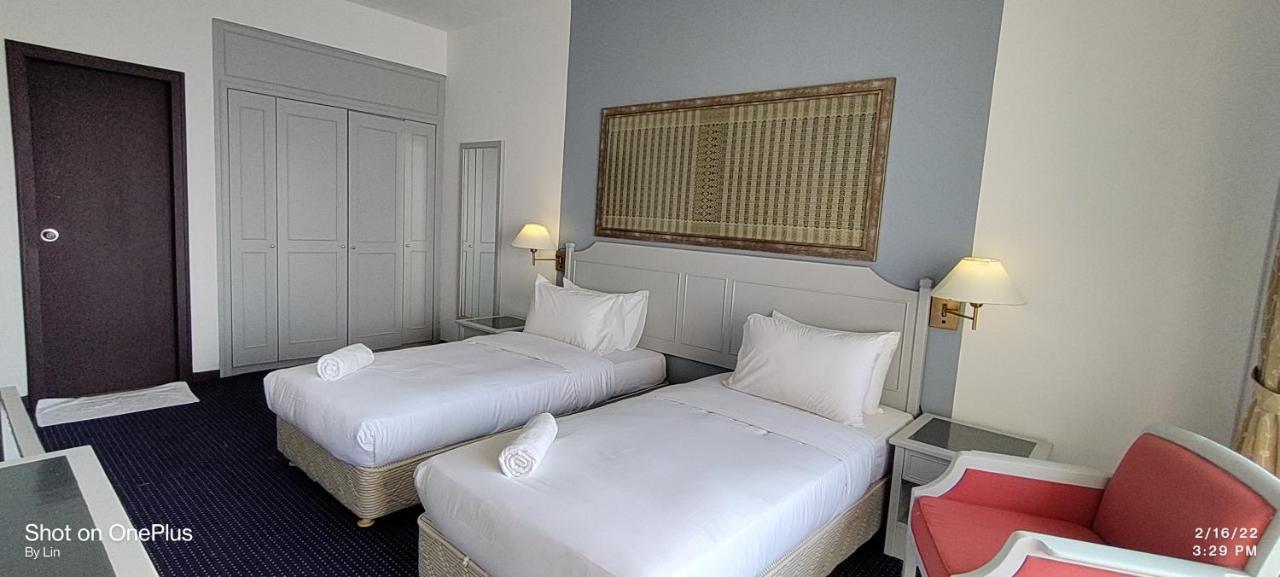 Sea View Paradise Apartment Танджунг Бунга Екстериор снимка