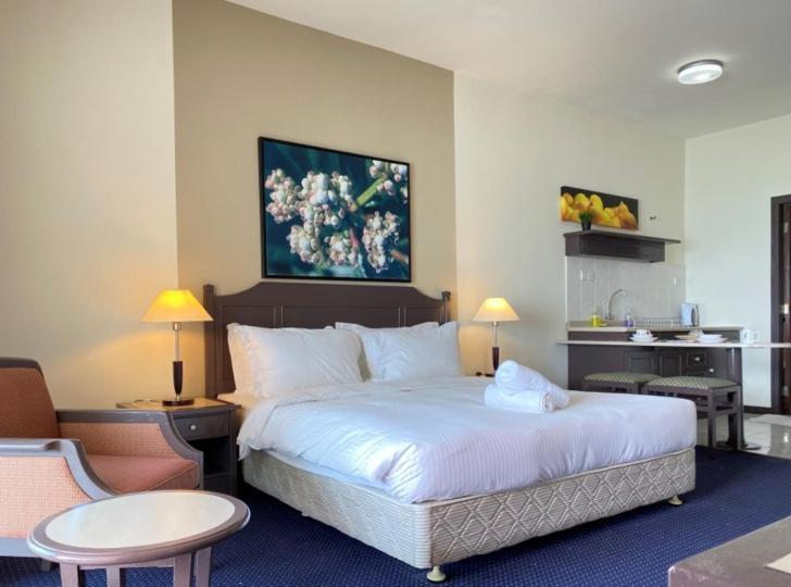 Sea View Paradise Apartment Танджунг Бунга Екстериор снимка